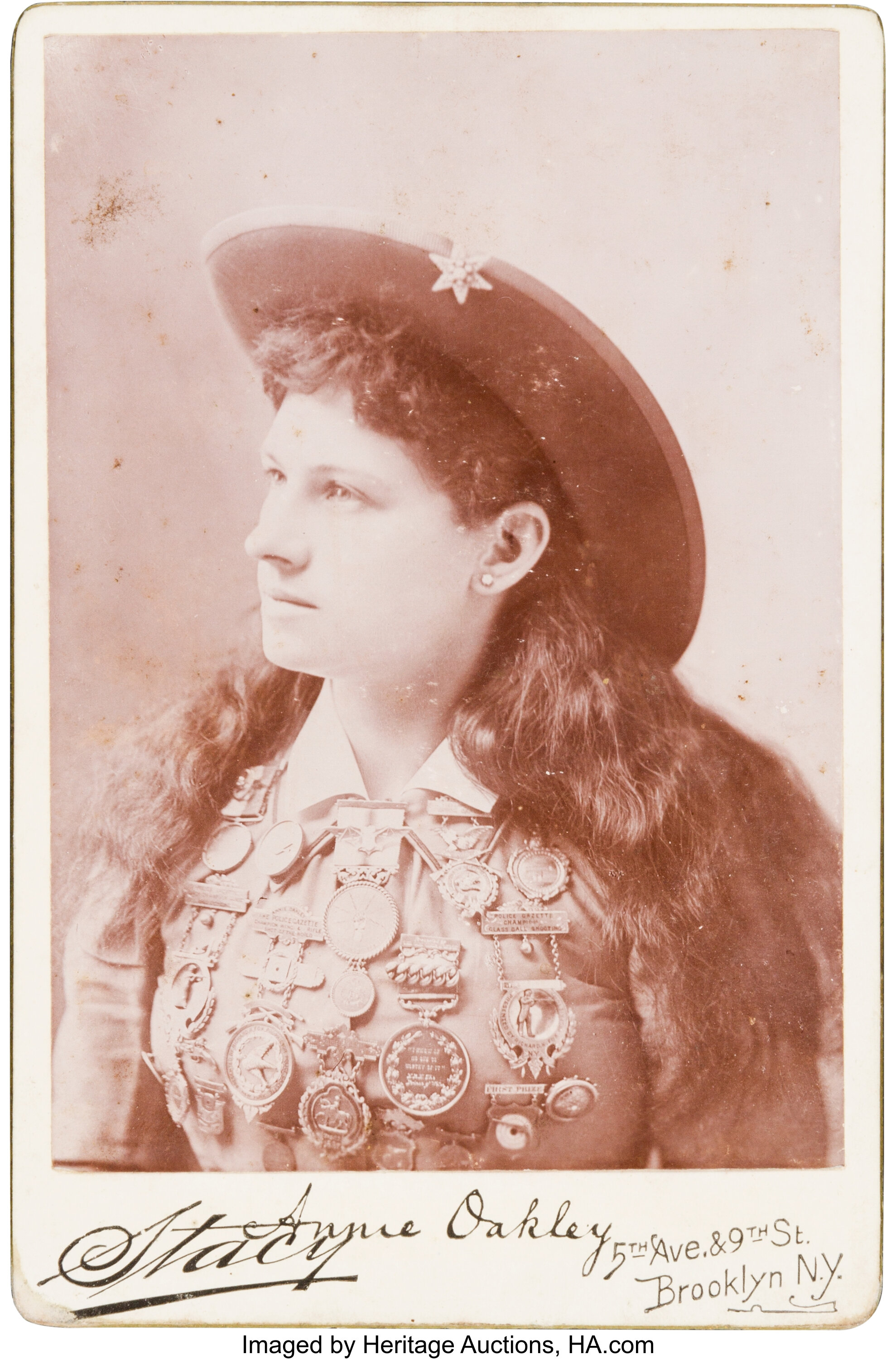 Annie Oakley: Classic Cabinet Card.... Photography Cabinet Photos | Lot  #44003 | Heritage Auctions