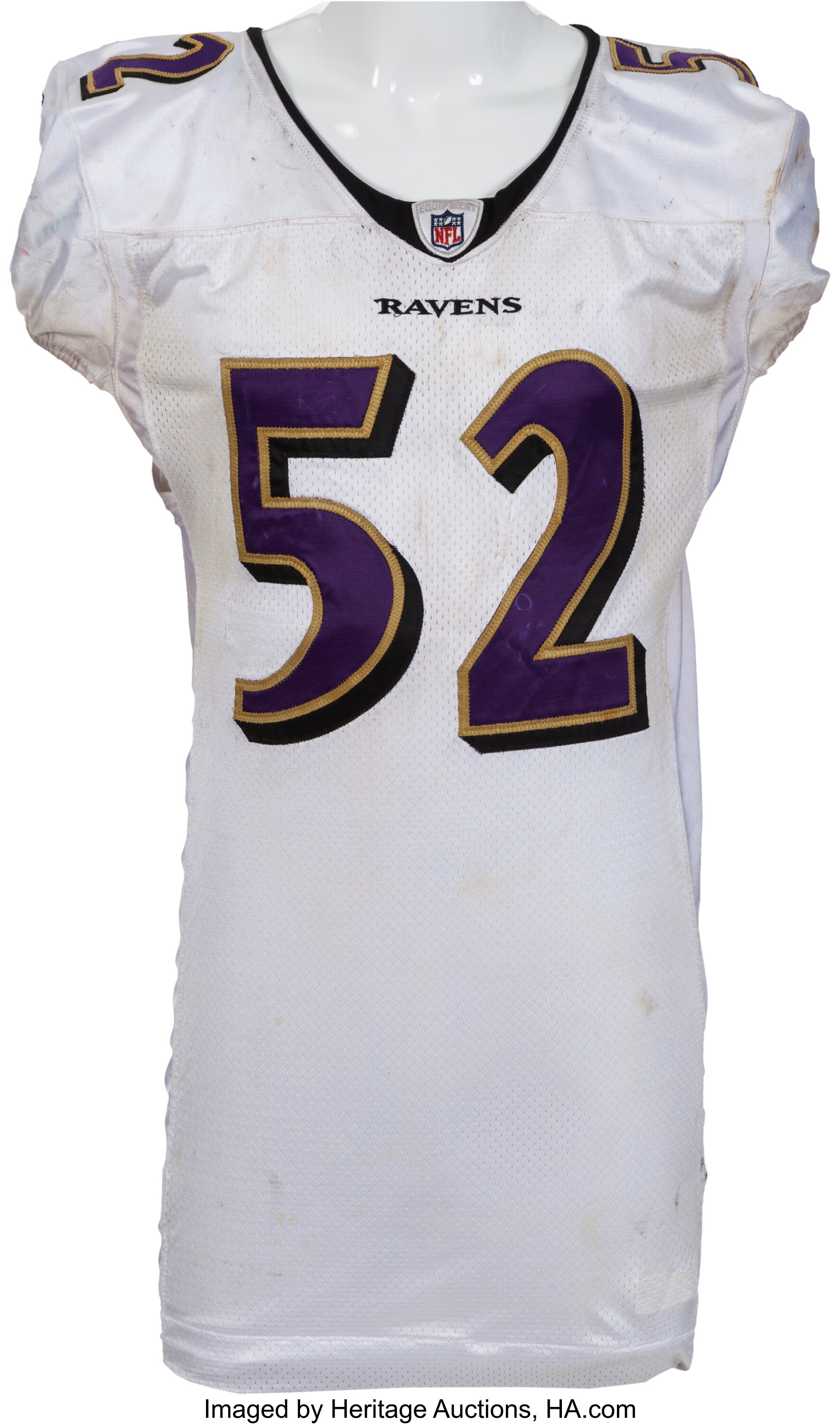 Ray Lewis' final game-worn uniform sent to the Hall of Fame