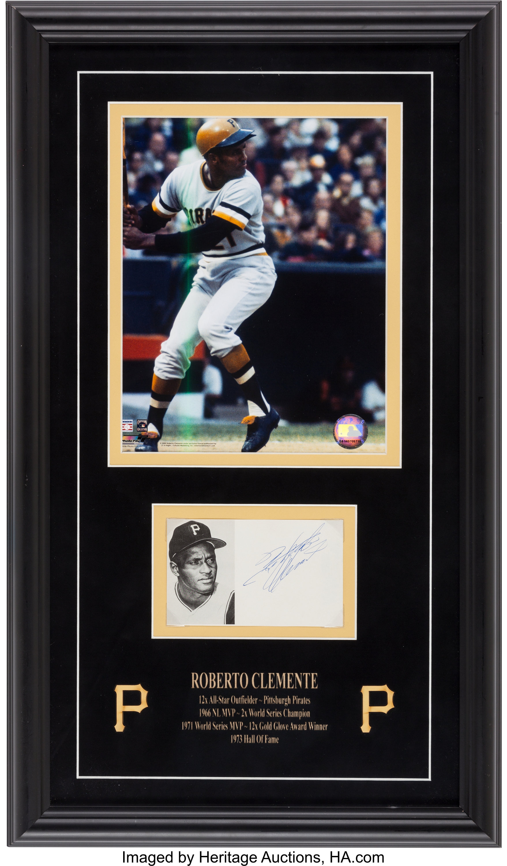 Autographed photo of Roberto Clemente who was a Hall of Fame