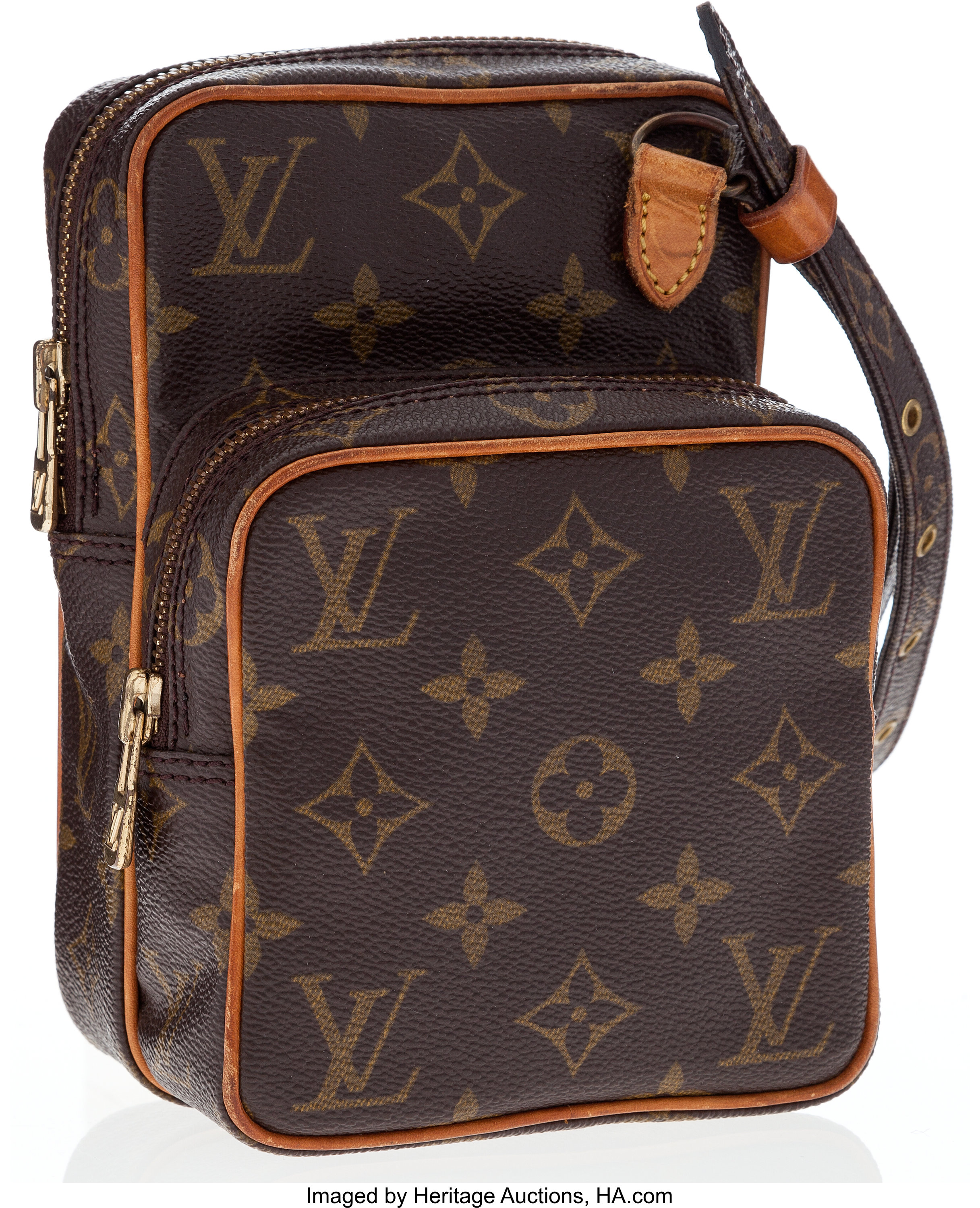 Sold at Auction: AUTHENTIC LOUIS VUITTON VINTAGE TAIGA LEATHER CLUTCH BAG