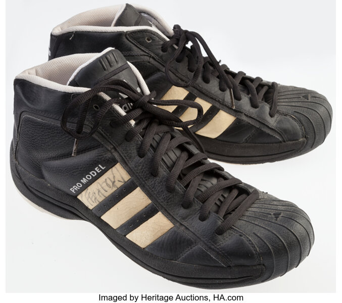 Antoine Walker Game Worn, Signed Sneakers.... | Lot #43120 | Heritage Auctions