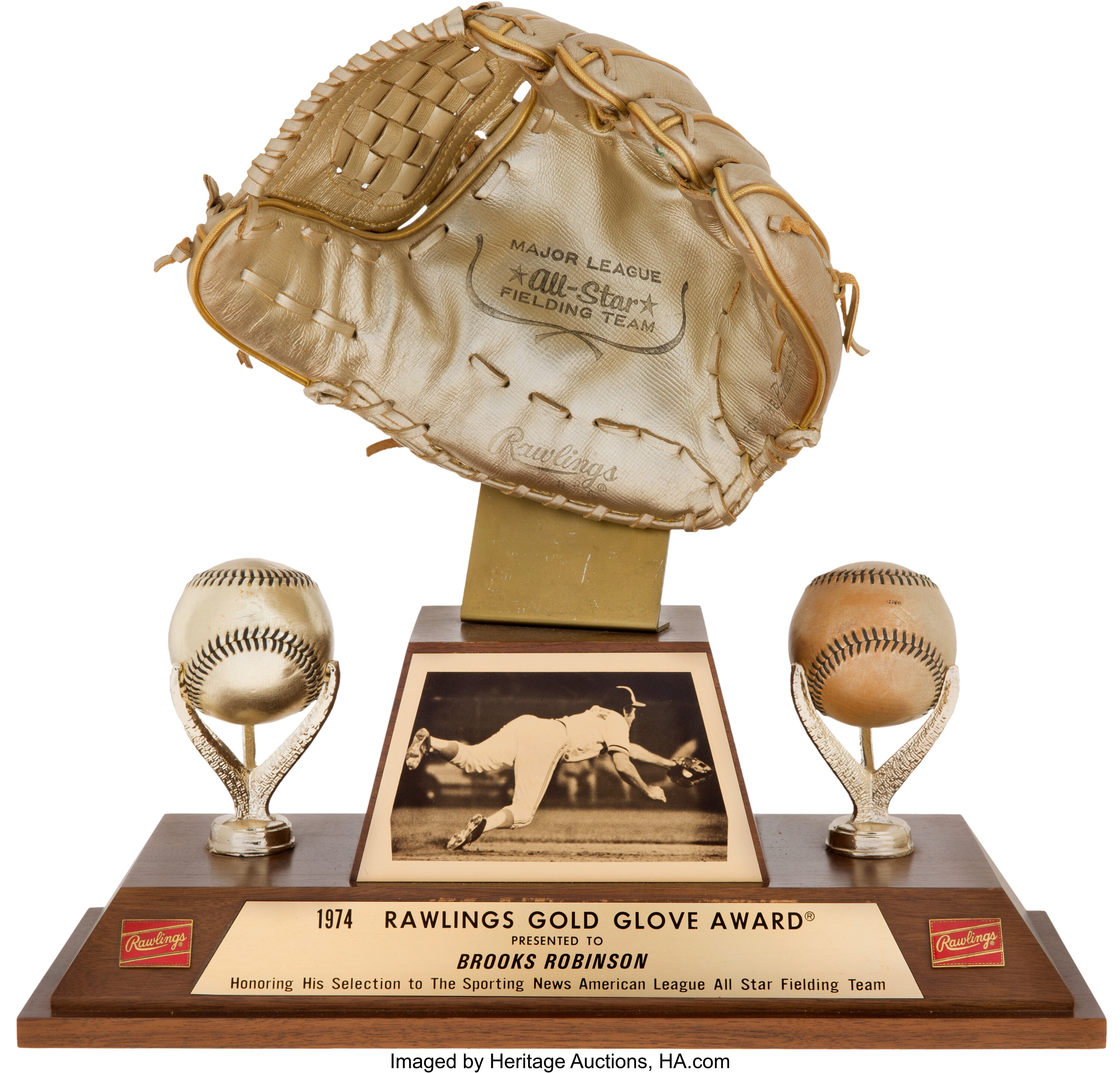 1974 Gold Glove Award From The Brooks Robinson Collection. 