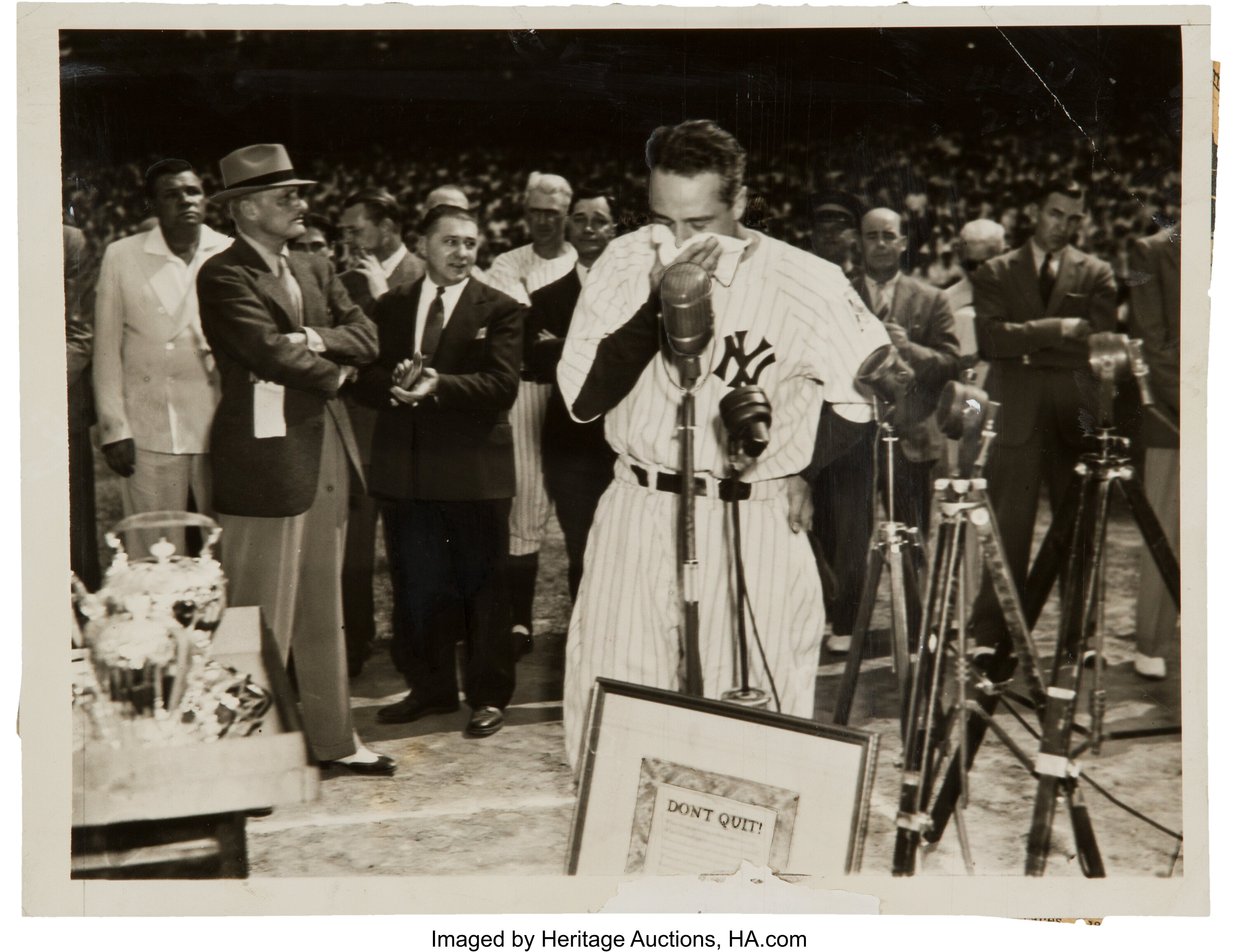 Lot Detail - Outstanding 1939 Acme Newspictures Lou Gehrig Type I Original  News Service Photo PSA LOA