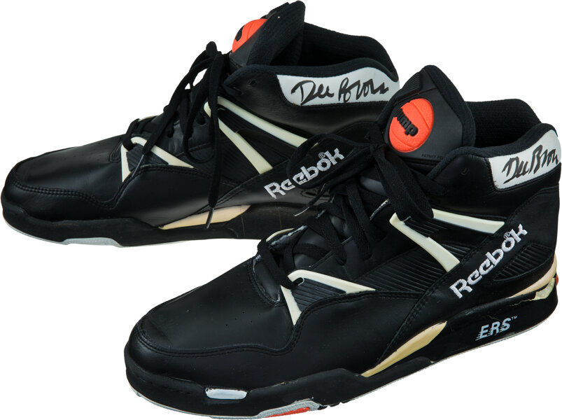 Sicilia Extraer Precioso Early 1990's Dee Brown Game Worn, Signed Shoes - Reebok Pumps!... | Lot  #15068 | Heritage Auctions