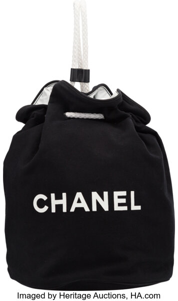 Chanel Drawstring Bag Calfskin Gold-tone Large Black in Calfskin