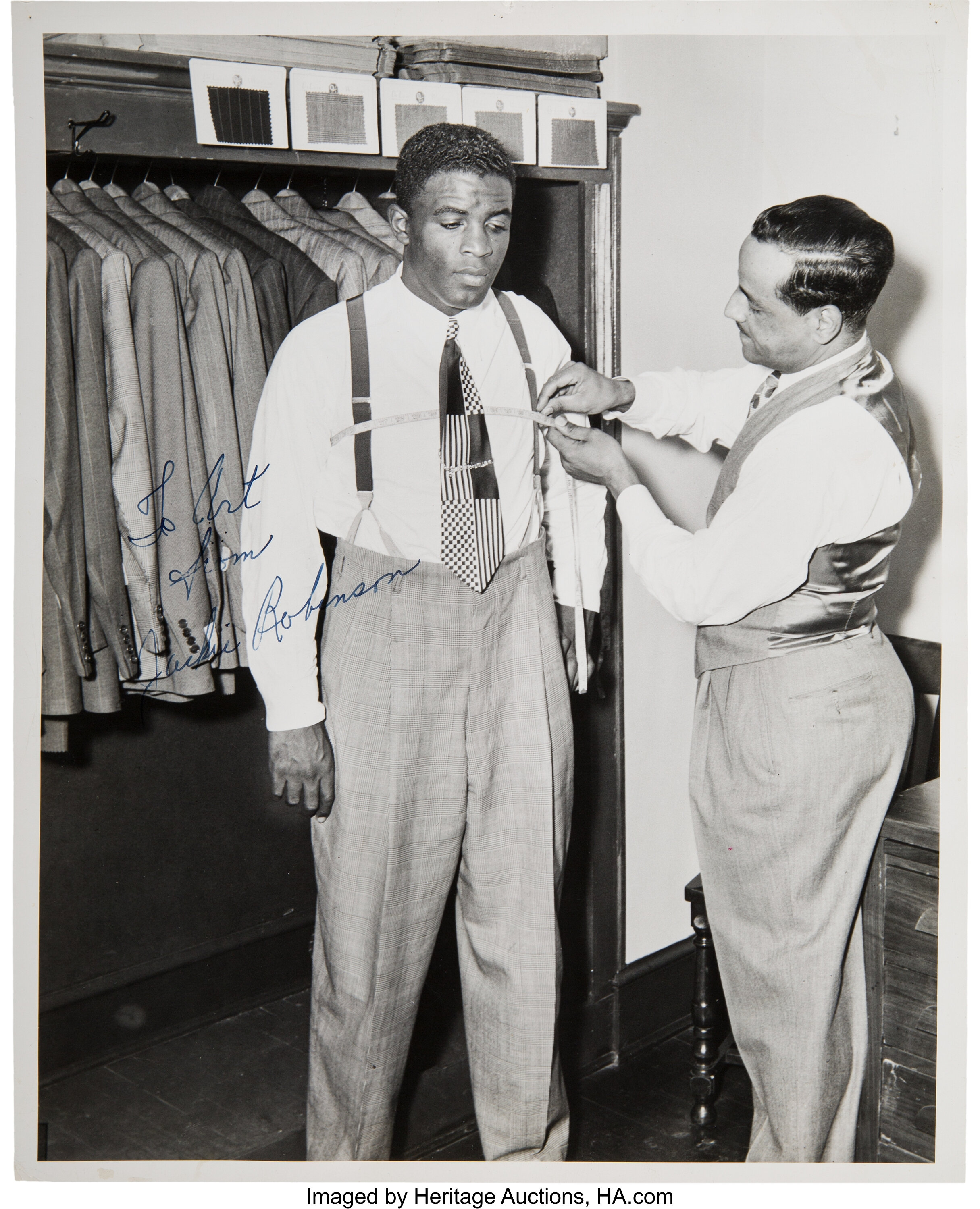 Jackie Robinson signs autographs vintage baseball T-Shirt by