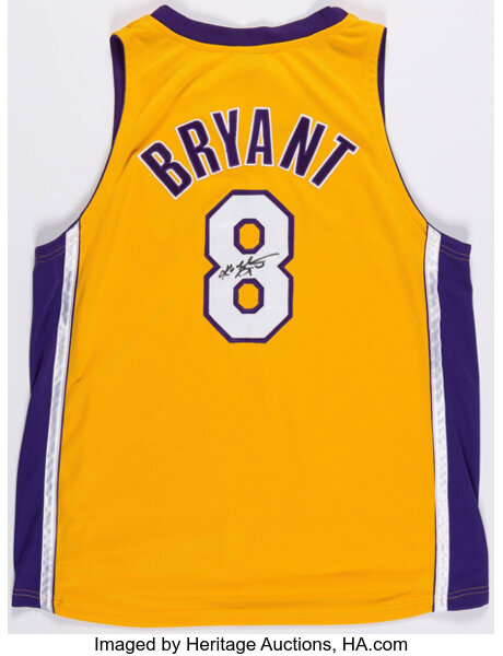 Kobe's Official LA Lakers Jersey, 2000 - Signed by the Players -  CharityStars