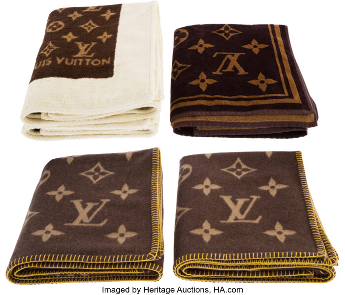 Louis Vuitton Luxury Brown Monogram With Golden Box Frame Bedding Set -  Mugteeco