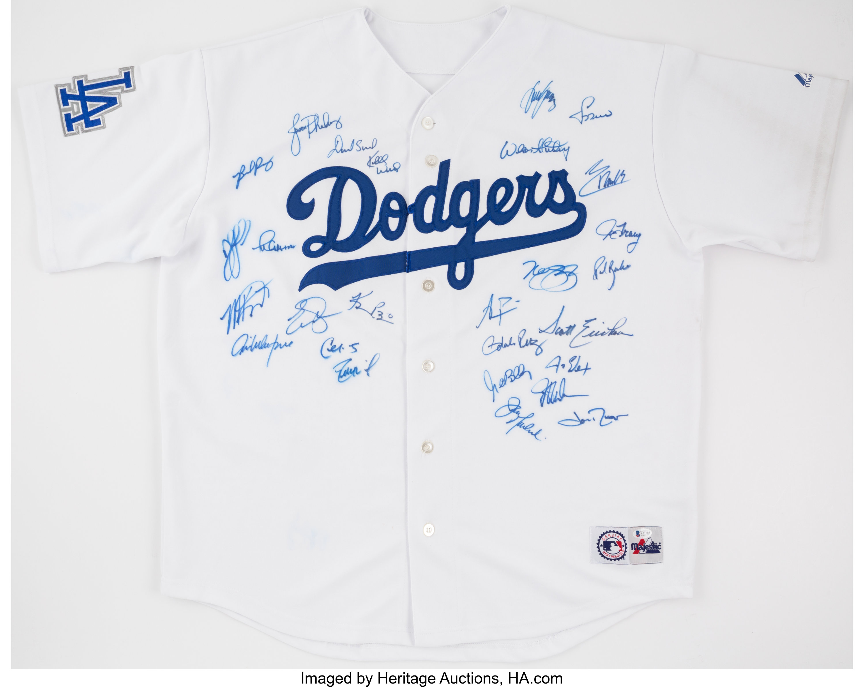 2005 Los Angeles Dodgers Team Signed Jersey (27 Signatures)., Lot  #43171