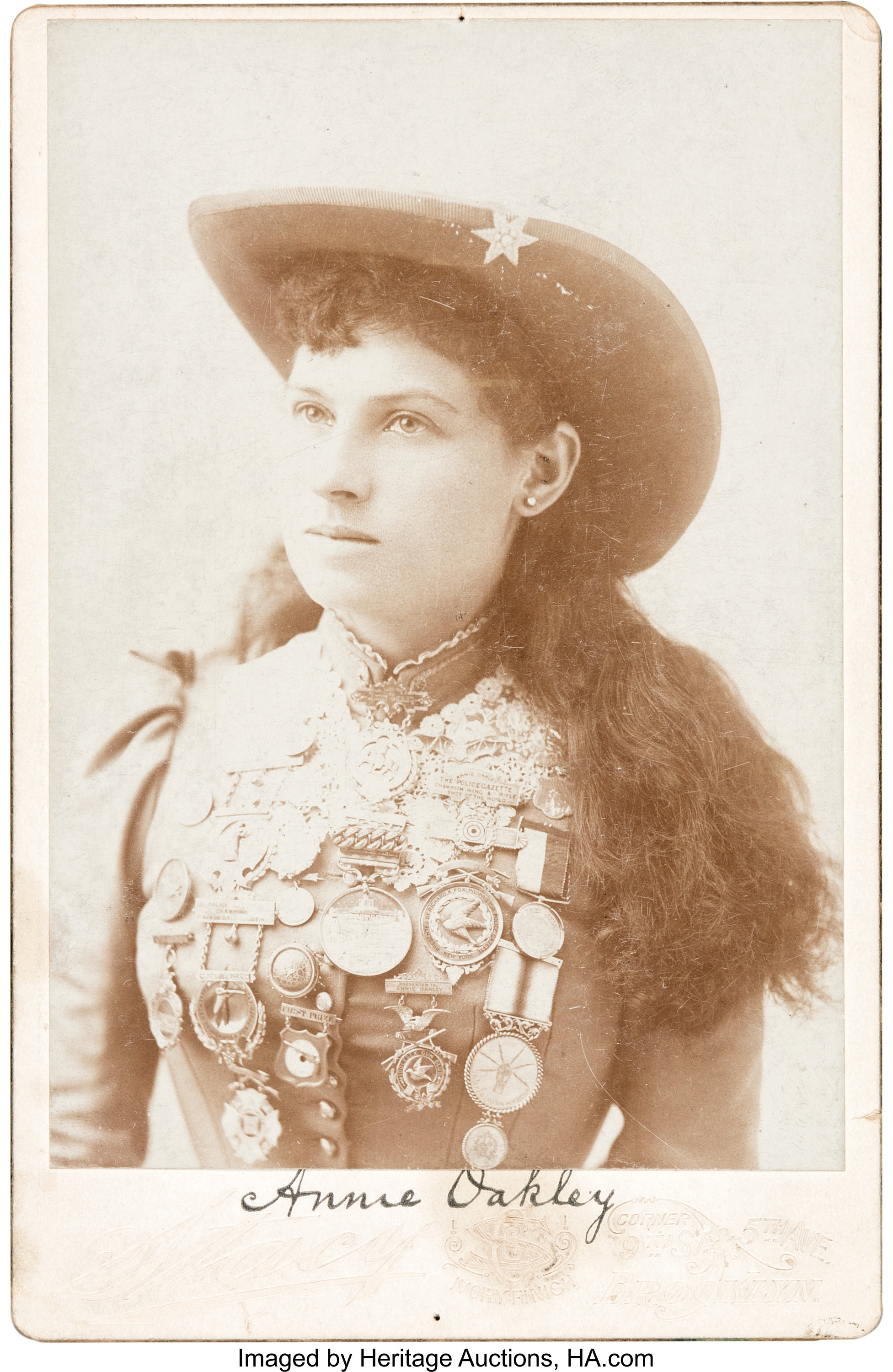 Annie Oakley: Great Stacy Cabinet Card Displaying All Her | Lot #43428 |  Heritage Auctions