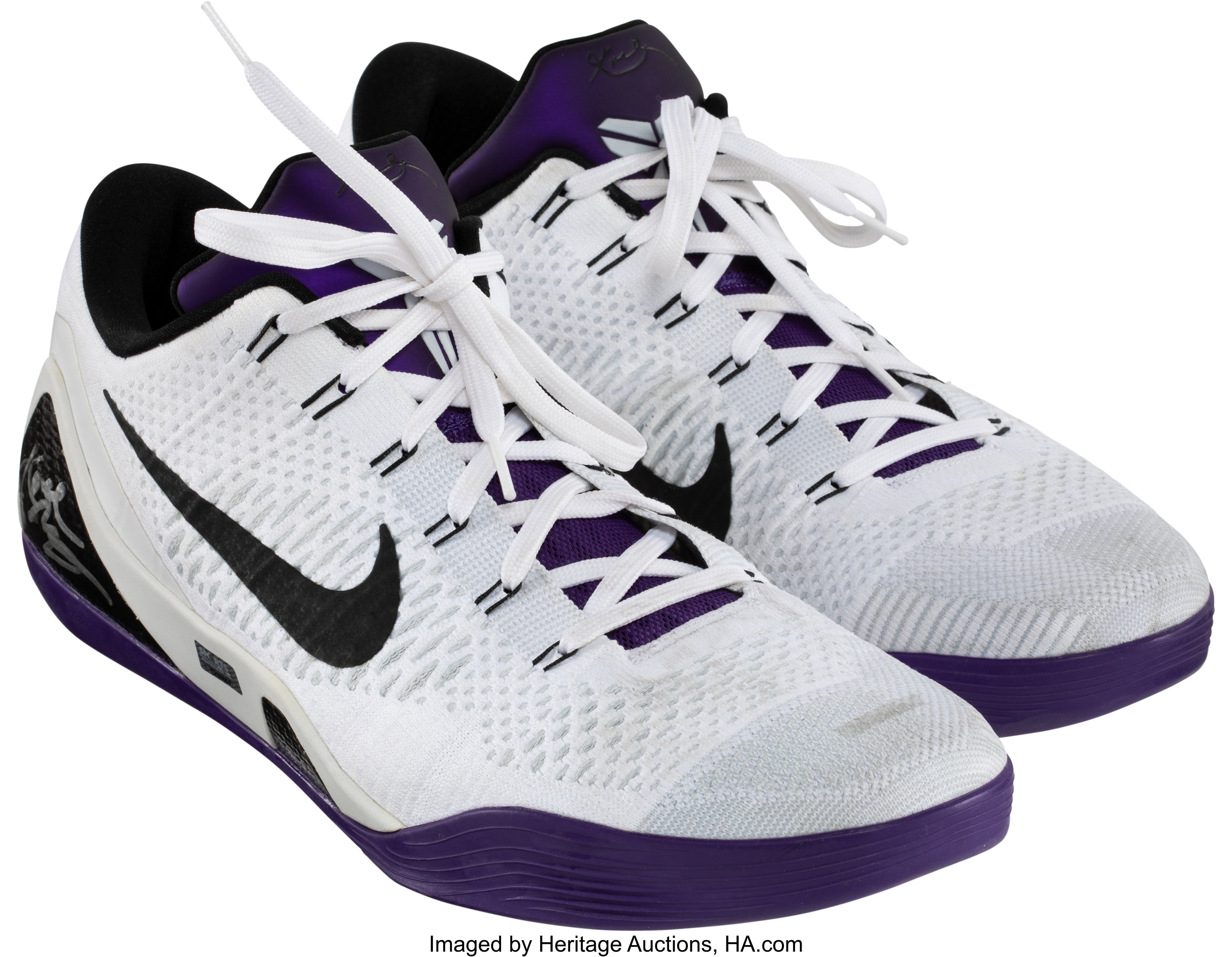 Los Angeles Lakers Nike Shoes, Signed by Kobe Bryant - CharityStars