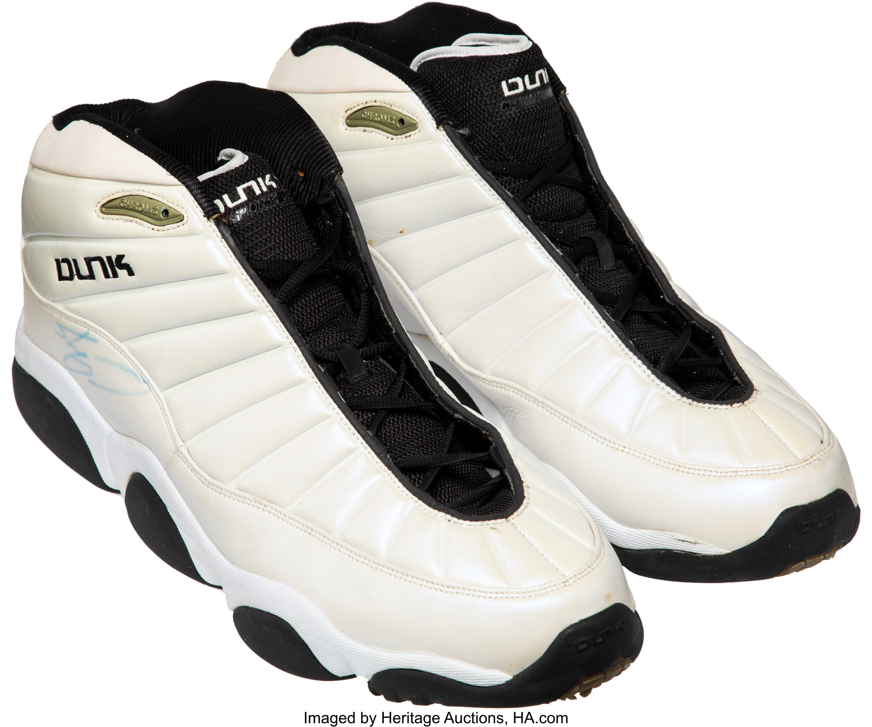 SHAQUILLE O'NEAL GAME WORN AND SIGNED SHOES