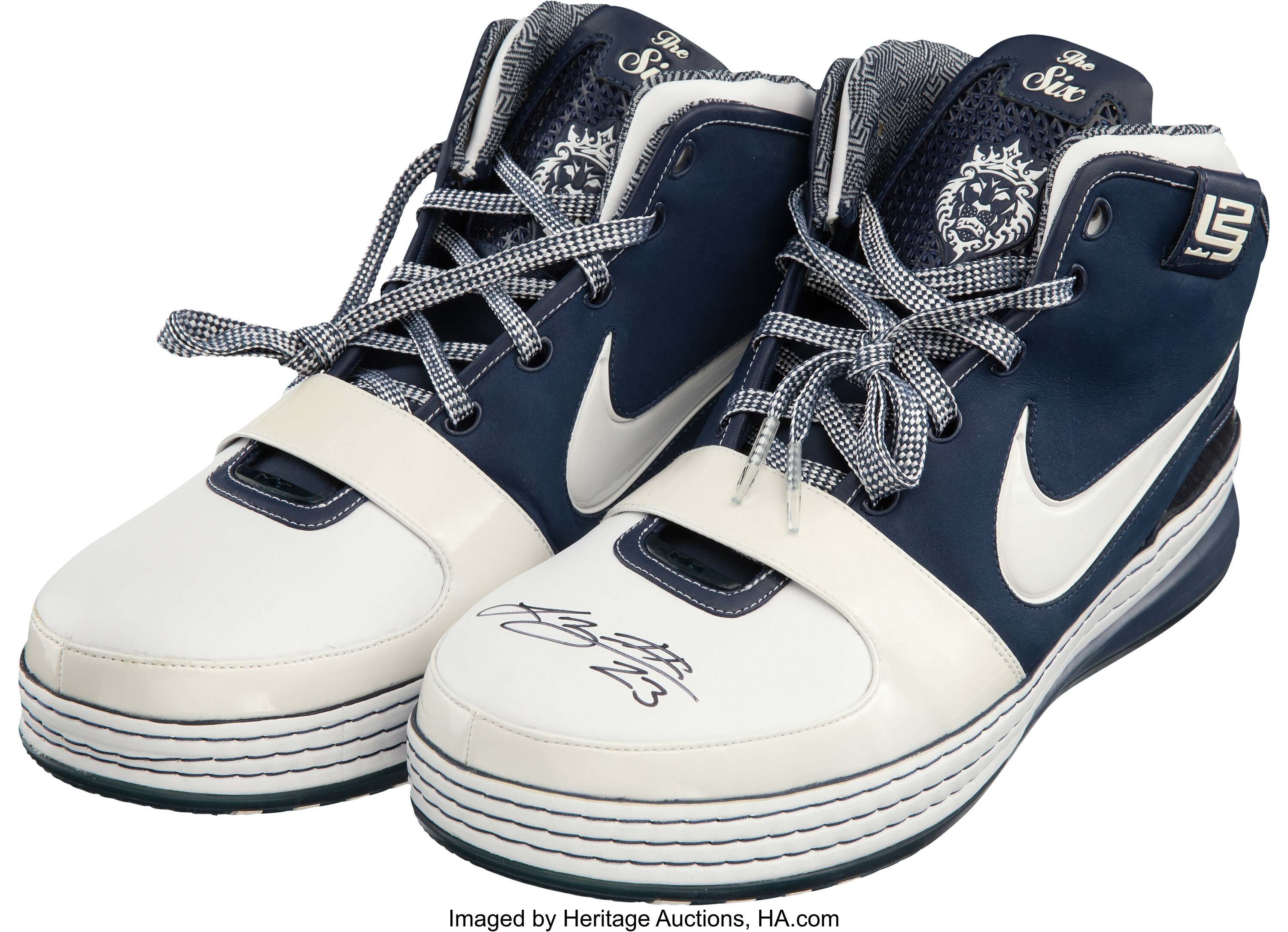 2008 LeBron James Signed Nike Zoom LeBron VI New York Yankees