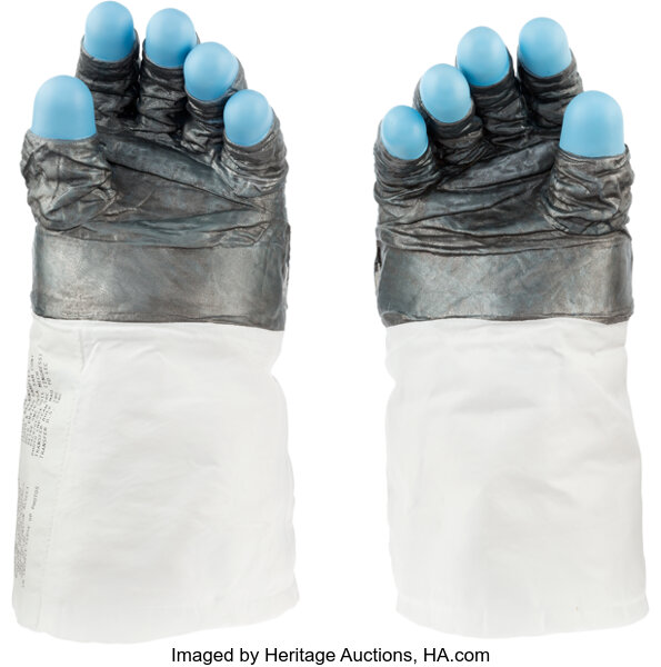 Pre-owned Louis Vuitton Grey Space Mission Shimmer Synthetic Gloves