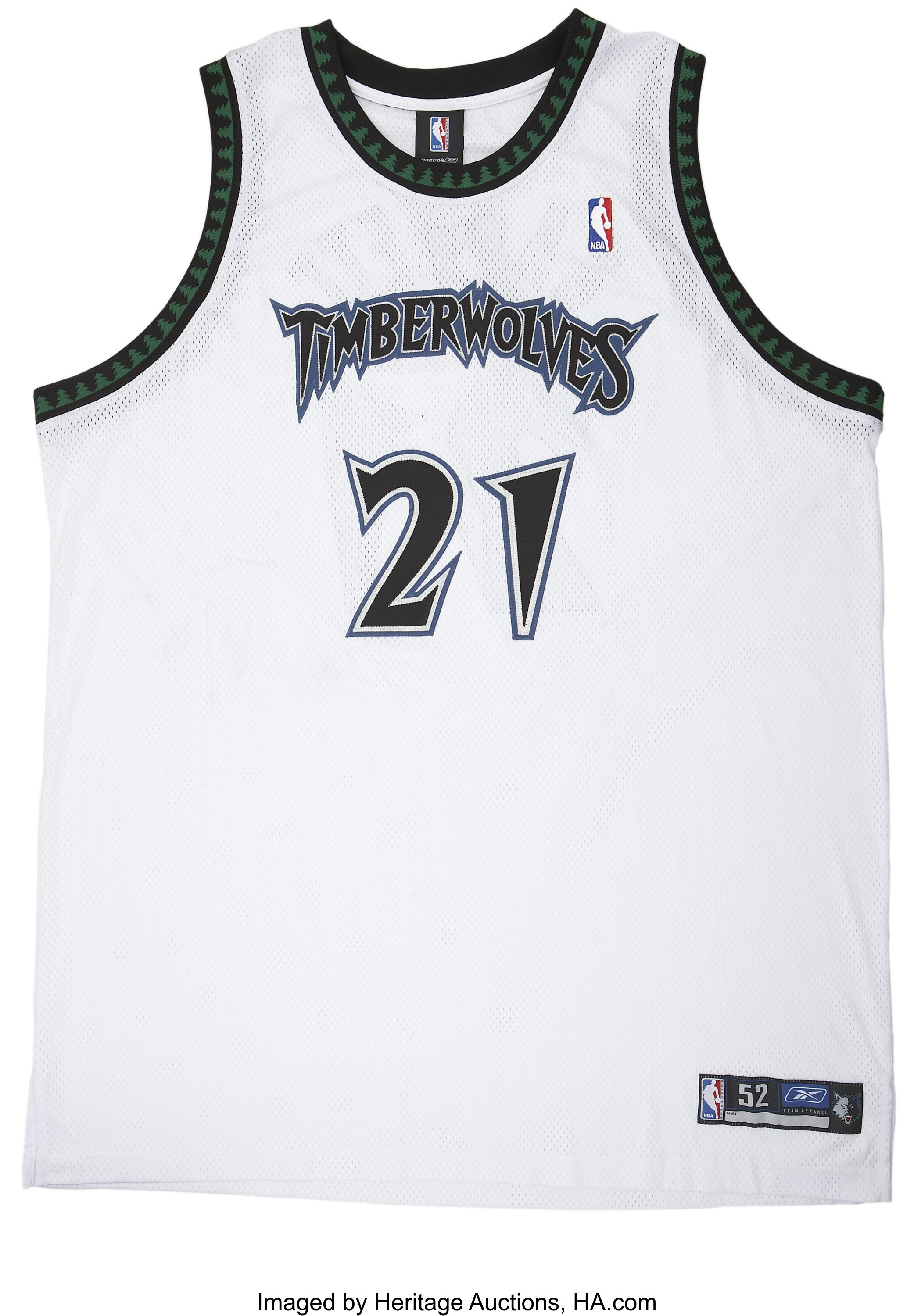 Kevin Garnett Signed Timberwolves Jersey (PSA)