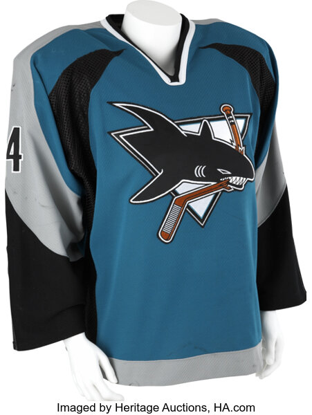 WorcesterSharks Cheechoo models an Icecats jersey, bringing our old mascot  back #SharksSweaters