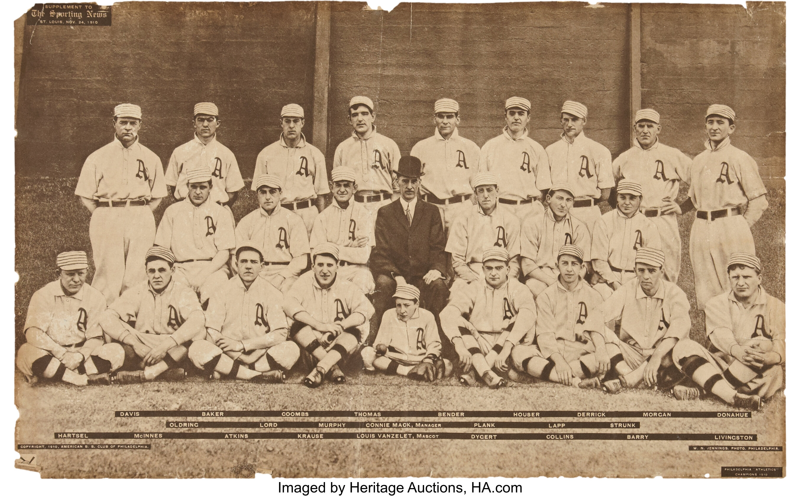  1910 PHILADELPHIA ATHLETICS TEAM PHOTO