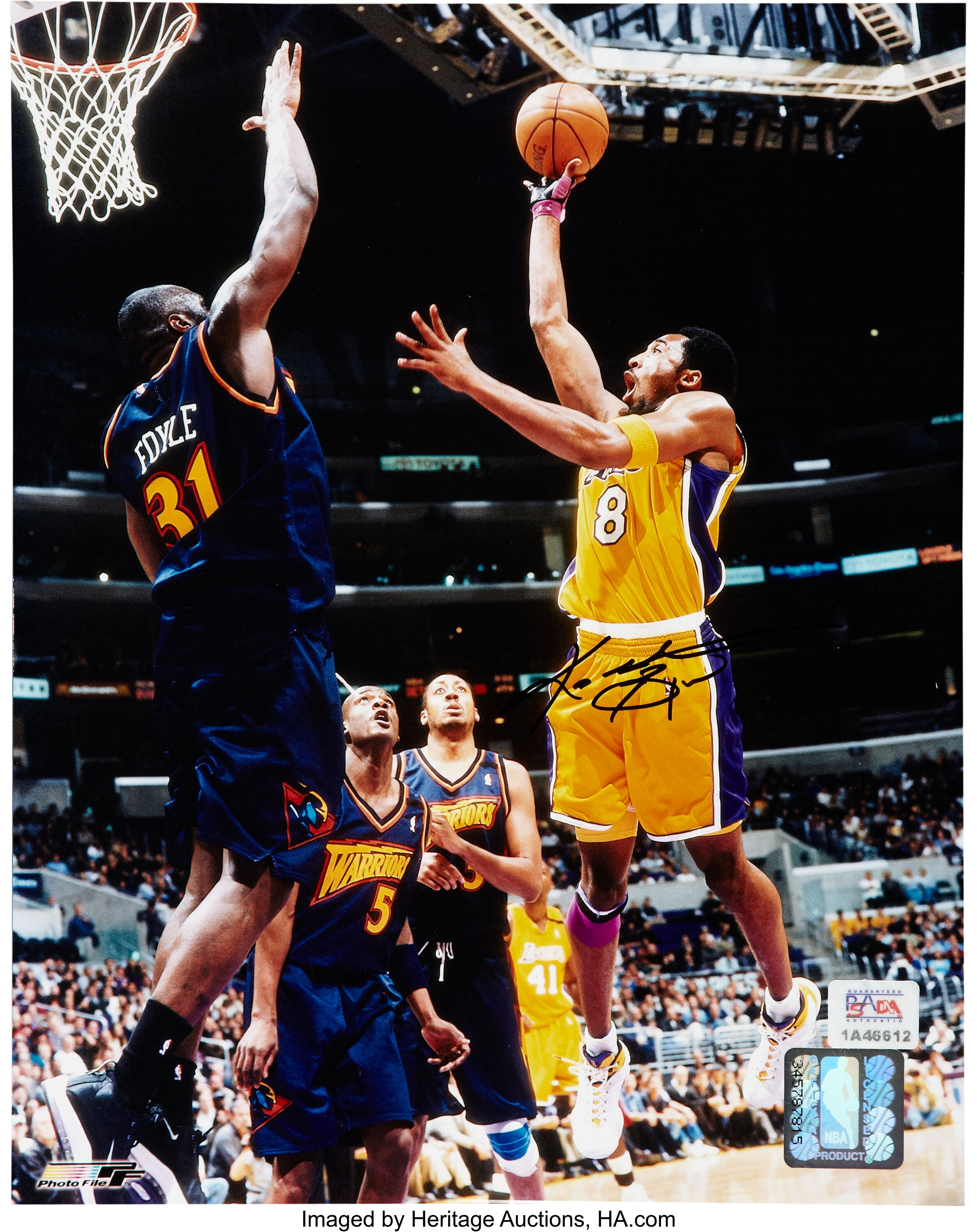 Kobe Bryant Signed Photograph. Basketball Collectibles Photos 