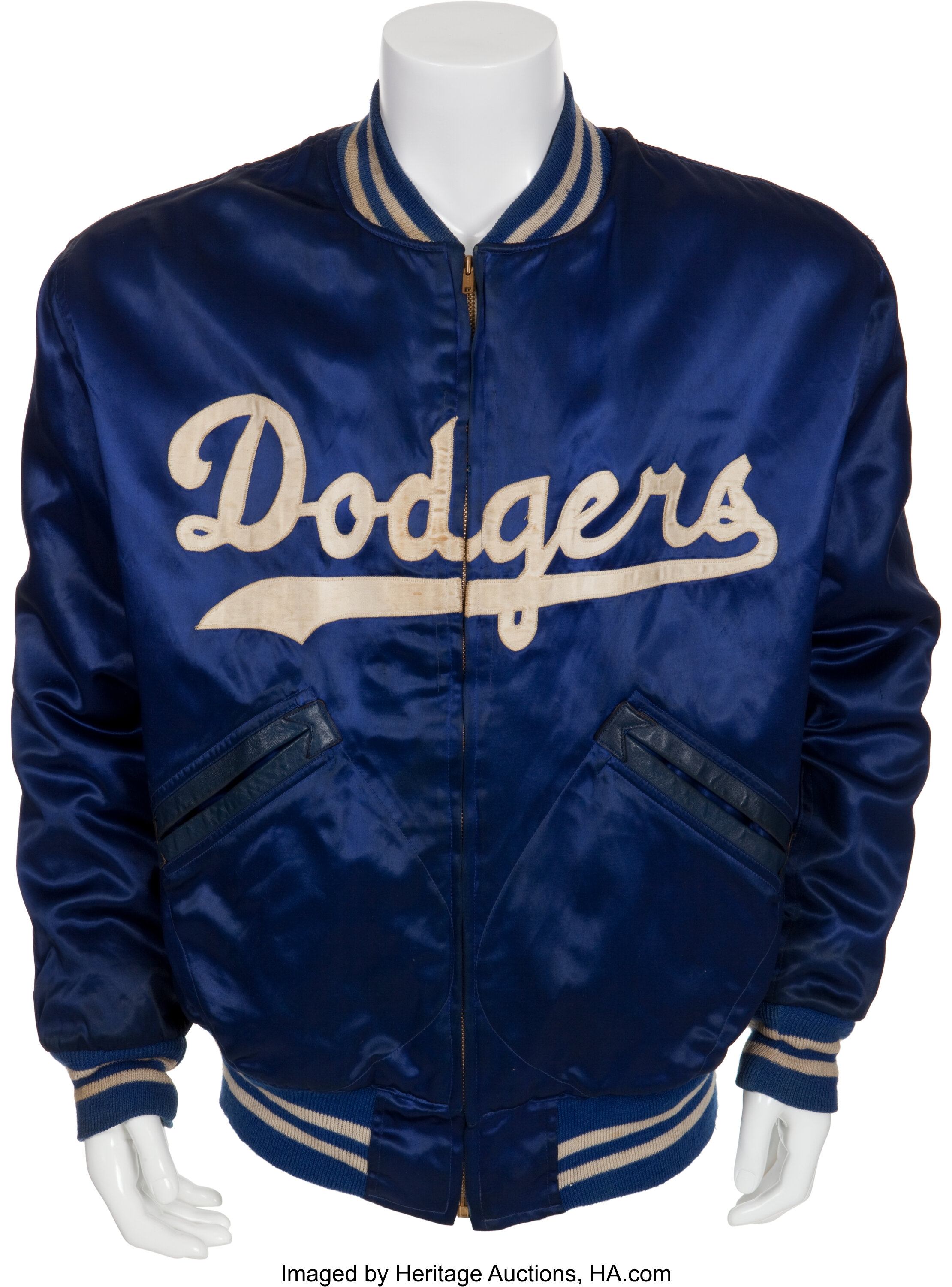 Dodgers on field jacket/trench coat they will be using on field when the  season eventually begins. : r/Dodgers