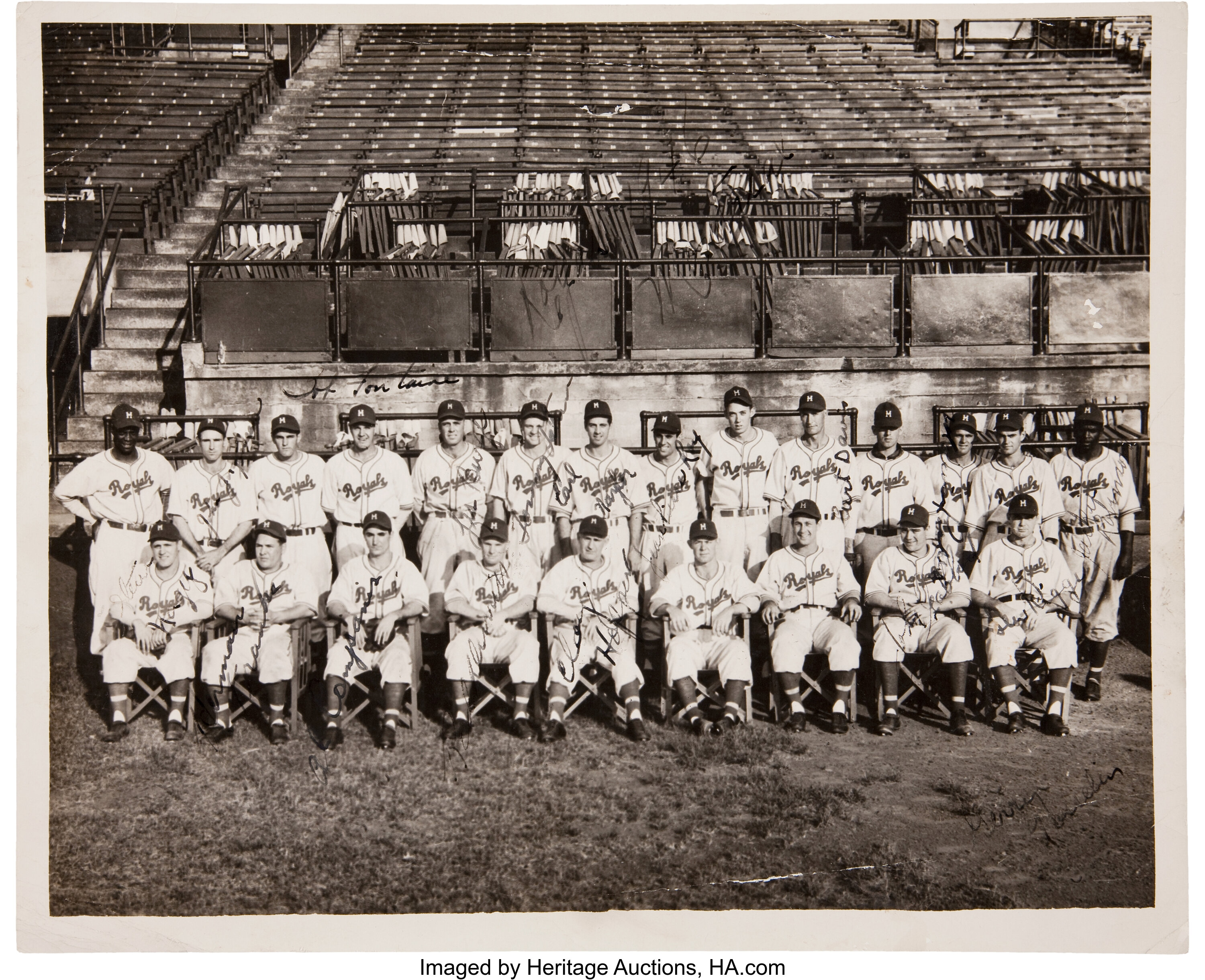 Hake's - 1946 MONTREAL ROYALS HISTORIC TEAM PHOTO WITH JACKIE ROBINSON.