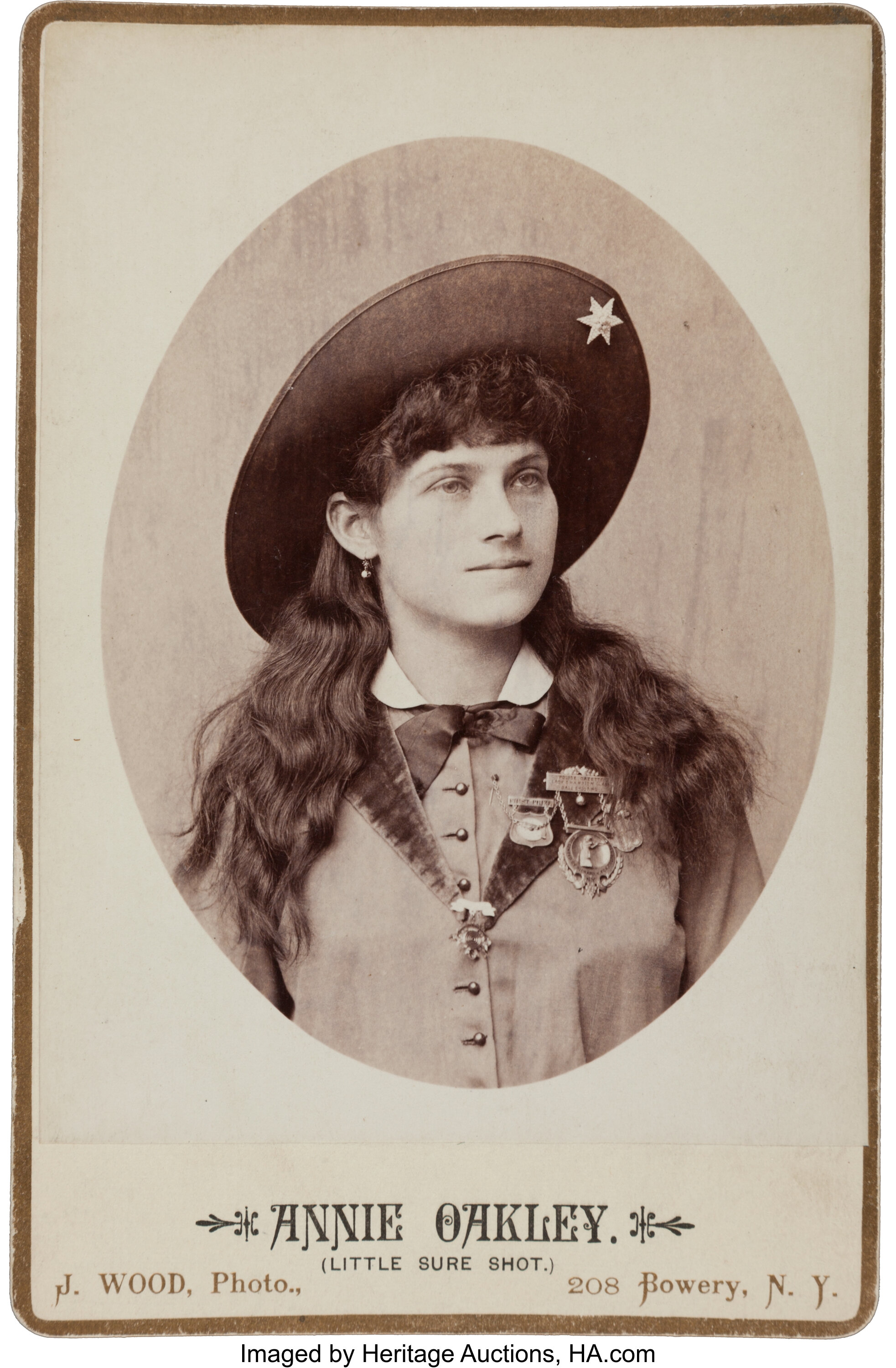 Cabinet Photo of Annie Oakley. ... Photography Cabinet Photos | Lot #38355  | Heritage Auctions