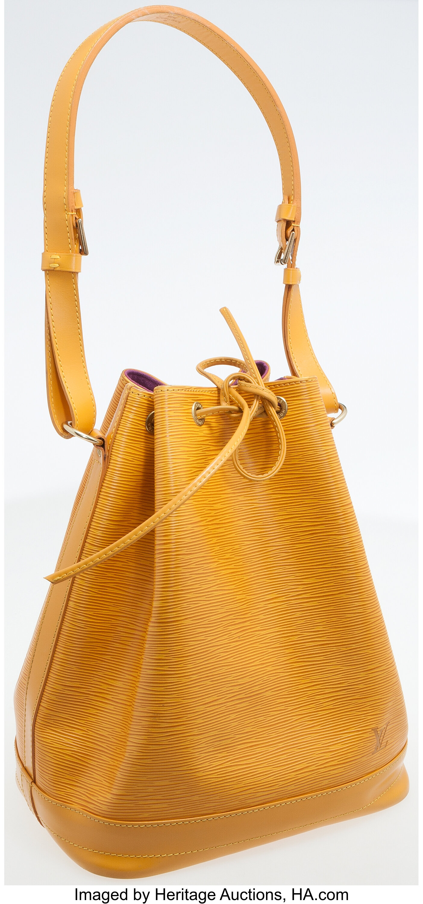Sold at Auction: Louis Vuitton, LOUIS VUITTON SHOULDER BAG NOE RED