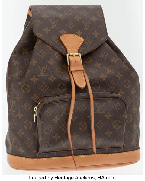 WHAT'S IN MY BAG - Louis Vuitton Backpack - Montsouris GM